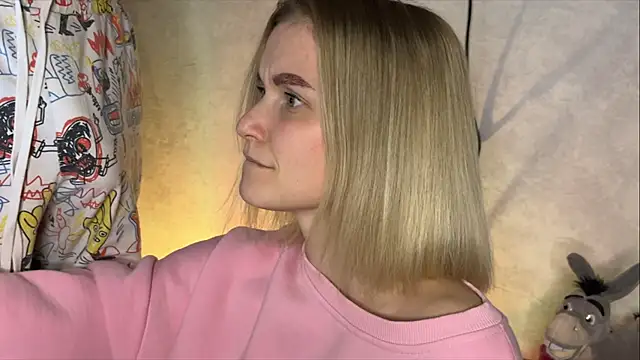 Adelovenick online show from 03.19.25