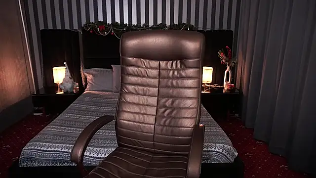 Snapshot of Daisy_Delight chatting on 12.25.24 Daisy Delight online show from 12.25.24