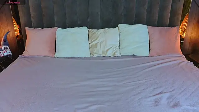 Snapshot of Daisy_Delight chatting on 12.14.25 Daisy Delight online show from 12.14.25