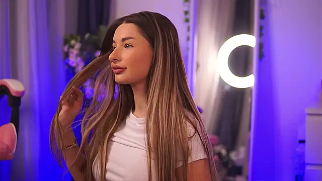 Snapshot of AvaShayy chatting on 02.03.25 AvaShayy online show from 02.03.25