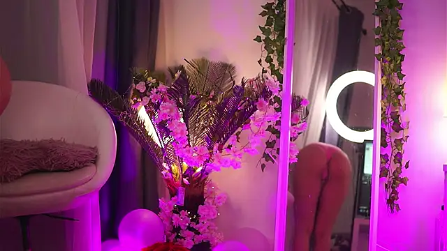 Snapshot of AvaShayy chatting on 02.22.25 AvaShayy online show from 02.22.25