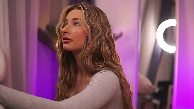 Snapshot of AvaShayy chatting on 03.02.25 AvaShayy online show from 03.02.25