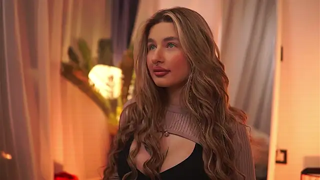 Snapshot of AvaShayy chatting on 03.17.25 AvaShayy online show from 03.17.25