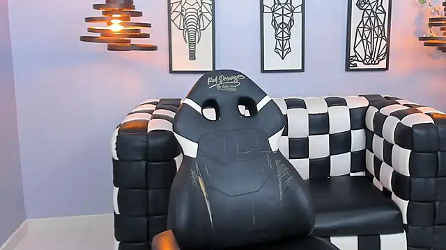 Snapshot of SARAFOXX_ chatting on 12.08.24 SARAFOXX online show from 12.08.24