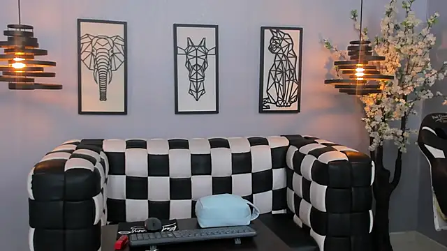 Snapshot of SARAFOXX_ chatting on 12.18.24 SARAFOXX online show from 12.18.24