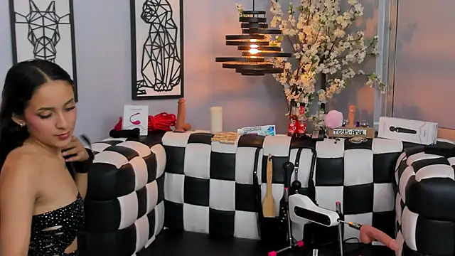 Snapshot of SARAFOXX_ chatting on 12.21.24 SARAFOXX online show from 12.21.24