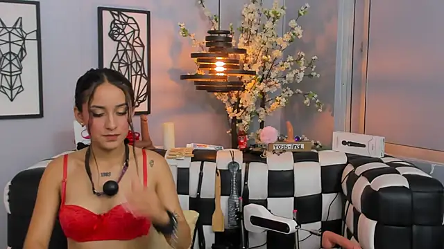 Snapshot of SARAFOXX_ chatting on 12.22.24 SARAFOXX online show from 12.22.24