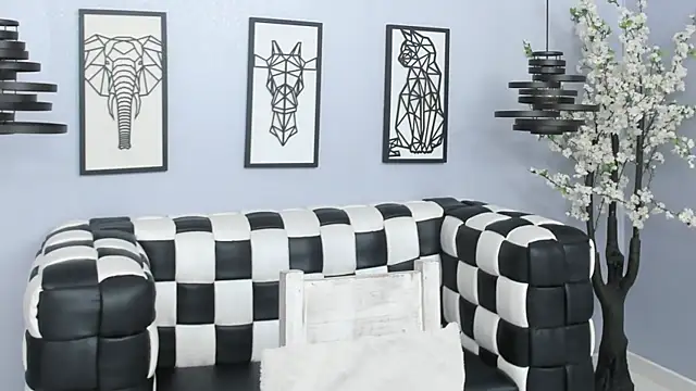 Snapshot of SARAFOXX_ chatting on 01.08.25 SARAFOXX online show from 01.08.25