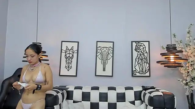 Snapshot of SARAFOXX_ chatting on 02.01.25 SARAFOXX online show from 02.01.25