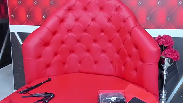 Snapshot of SARAFOXX_ chatting on 02.07.25 SARAFOXX online show from 02.07.25