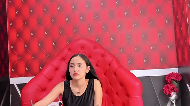 Snapshot of SARAFOXX_ chatting on 02.09.25 SARAFOXX online show from 02.09.25