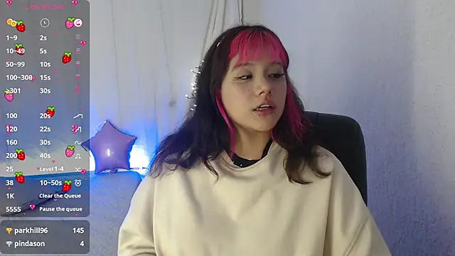 Snapshot of mixie_cute chatting on 12.14.24 mixie cute online show from 12.14.24