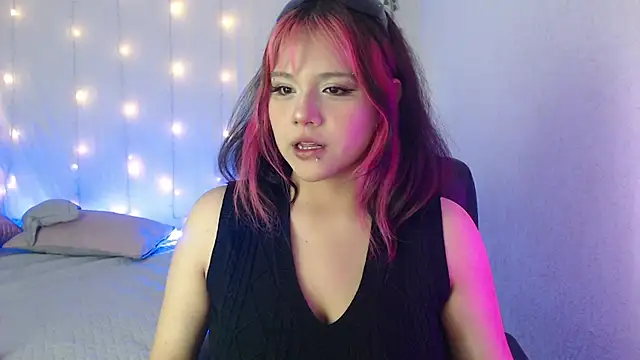 Snapshot of mixie_cute chatting on 12.31.24 mixie cute online show from 12.31.24