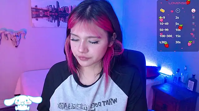 Snapshot of mixie_cute chatting on 01.11.25 mixie cute online show from 01.11.25