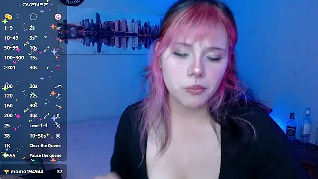 Snapshot of mixie_cute chatting on 03.07.25 mixie cute online show from 03.07.25