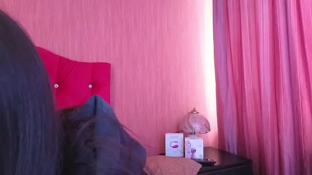 EmiGomez  online show from 11.03.25