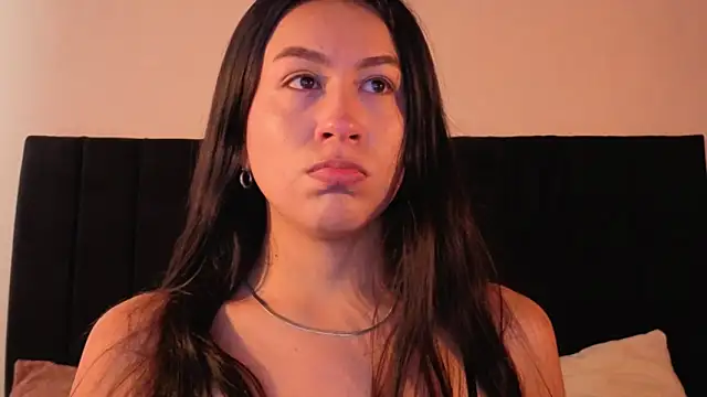 EmiGomez  online show from 11.10.25