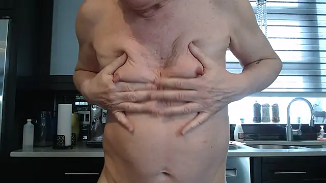 Snapshot of Toy-Daddy chatting on 03.05.25 Toy-Daddy online show from 03.05.25