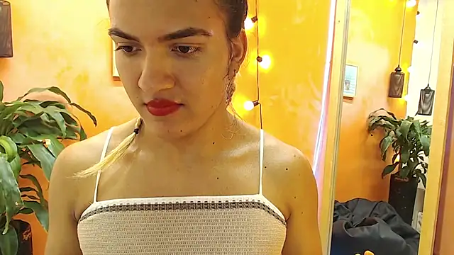 Snapshot of aslyhernandez_7 chatting on 01.20.25 aslyhernandez 7 online show from 01.20.25