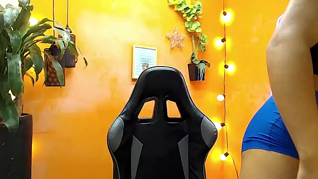 Snapshot of aslyhernandez_7 chatting on 01.27.25 aslyhernandez 7 online show from 01.27.25