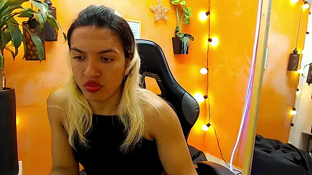 Snapshot of aslyhernandez_7 chatting on 01.27.25 aslyhernandez 7 online show from 01.27.25