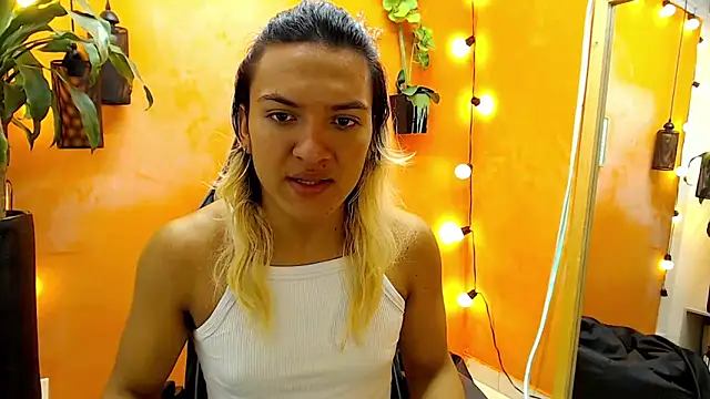 Snapshot of aslyhernandez_7 chatting on 01.28.25 aslyhernandez 7 online show from 01.28.25