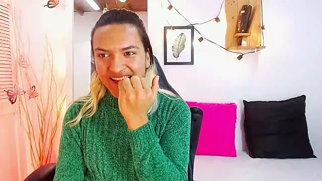 Snapshot of aslyhernandez_7 chatting on 01.29.25 aslyhernandez 7 online show from 01.29.25