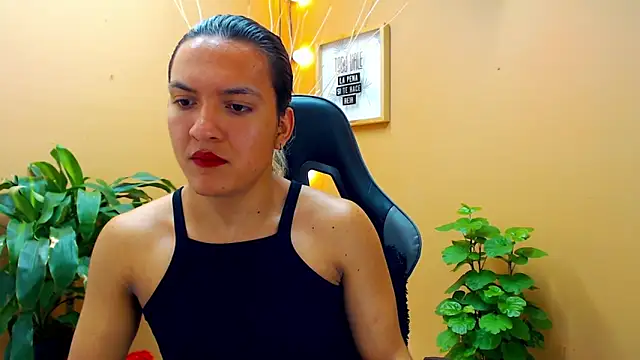 Snapshot of aslyhernandez_7 chatting on 02.21.25 aslyhernandez 7 online show from 02.21.25