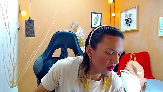 Snapshot of aslyhernandez_7 chatting on 09.20.25 aslyhernandez 7 online show from 09.20.25