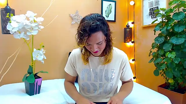 Snapshot of aslyhernandez_7 chatting on 10.14.25 aslyhernandez 7 online show from 10.14.25