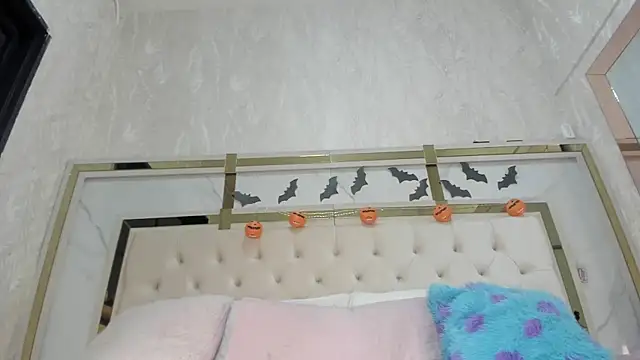 Victoriaa millers online show from 10.16.25