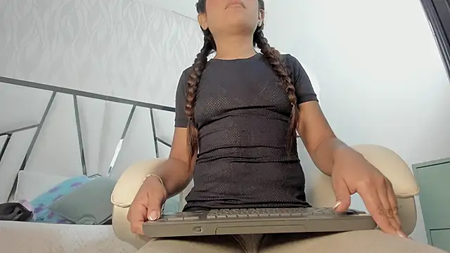 Victoriaa millers online show from 03.13.26