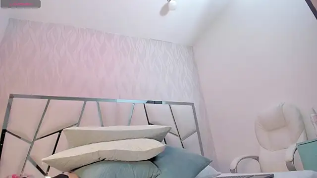 Snapshot of Victoriaa_millers chatting on 07.19.26 Victoriaa millers online show from 07.19.26