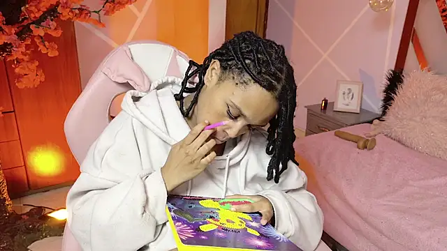 Snapshot of Elith_noa chatting on 12.21.25 Elith noa online show from 12.21.25