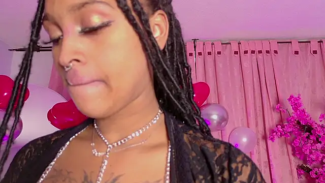 Snapshot of Elith_noa chatting on 02.14.26 Elith noa online show from 02.14.26