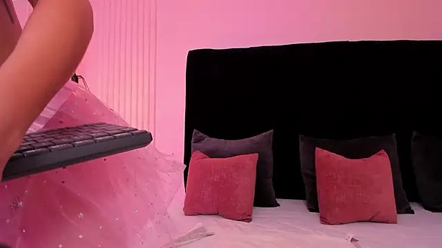 shaina vasquez online show from 11.08.25