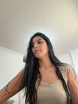 Snapshot of _miaquevedo_ chatting on 04.15.26 miaquevedo online show from 04.15.26