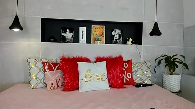 Snapshot of BERGINY_ chatting on 03.04.25 BERGINY online show from 03.04.25