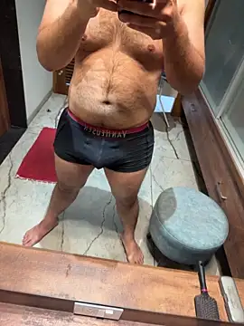 Snapshot of versatile_guy01 chatting on 02.05.26 versatile guy01 online show from 02.05.26