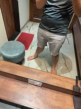 Snapshot of versatile_guy01 chatting on 02.09.26 versatile guy01 online show from 02.09.26