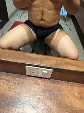 Snapshot of versatile_guy01 chatting on 03.22.26 versatile guy01 online show from 03.22.26