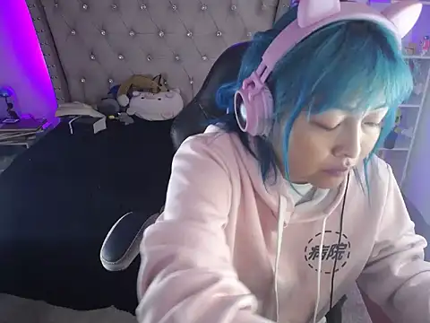 Shaddycute  online show from 02.15.25