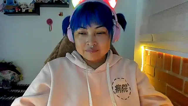 Shaddycute  online show from 10.21.25