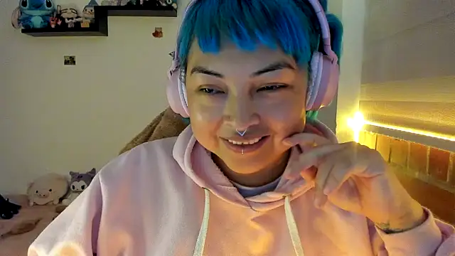 Shaddycute  online show from 12.21.25