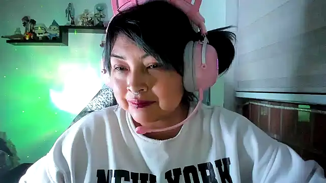 Snapshot of Shaddycute_ chatting on 05.20.26 Shaddycute online show from 05.20.26