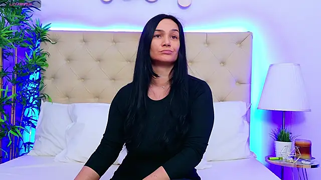 Snapshot of DaliyaArabian chatting on 01.28.25 DaliyaArabian online show from 01.28.25