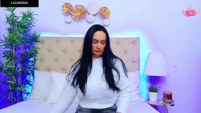Snapshot of DaliyaArabian chatting on 02.04.25 DaliyaArabian online show from 02.04.25