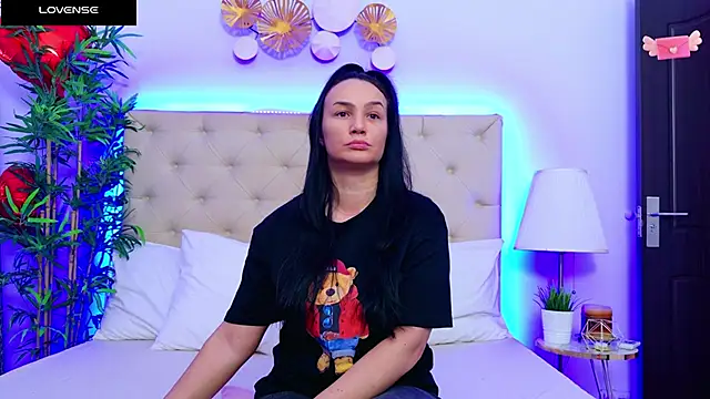 Snapshot of DaliyaArabian chatting on 02.13.25 DaliyaArabian online show from 02.13.25