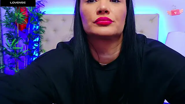 Snapshot of DaliyaArabian chatting on 02.14.25 DaliyaArabian online show from 02.14.25