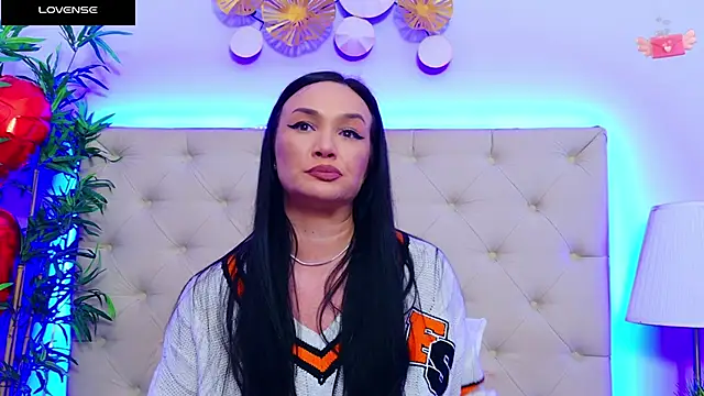 Snapshot of DaliyaArabian chatting on 02.19.25 DaliyaArabian online show from 02.19.25